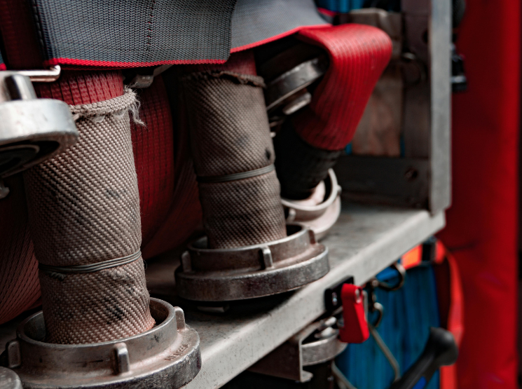 Mangueiras de incêndio enroladas com engates em caminhão, mangueira de incêndio industrial